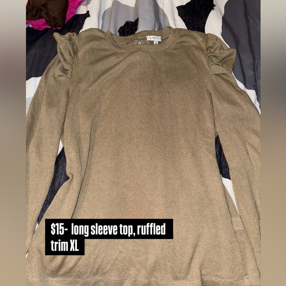 Long sleeve top, ruffled trim